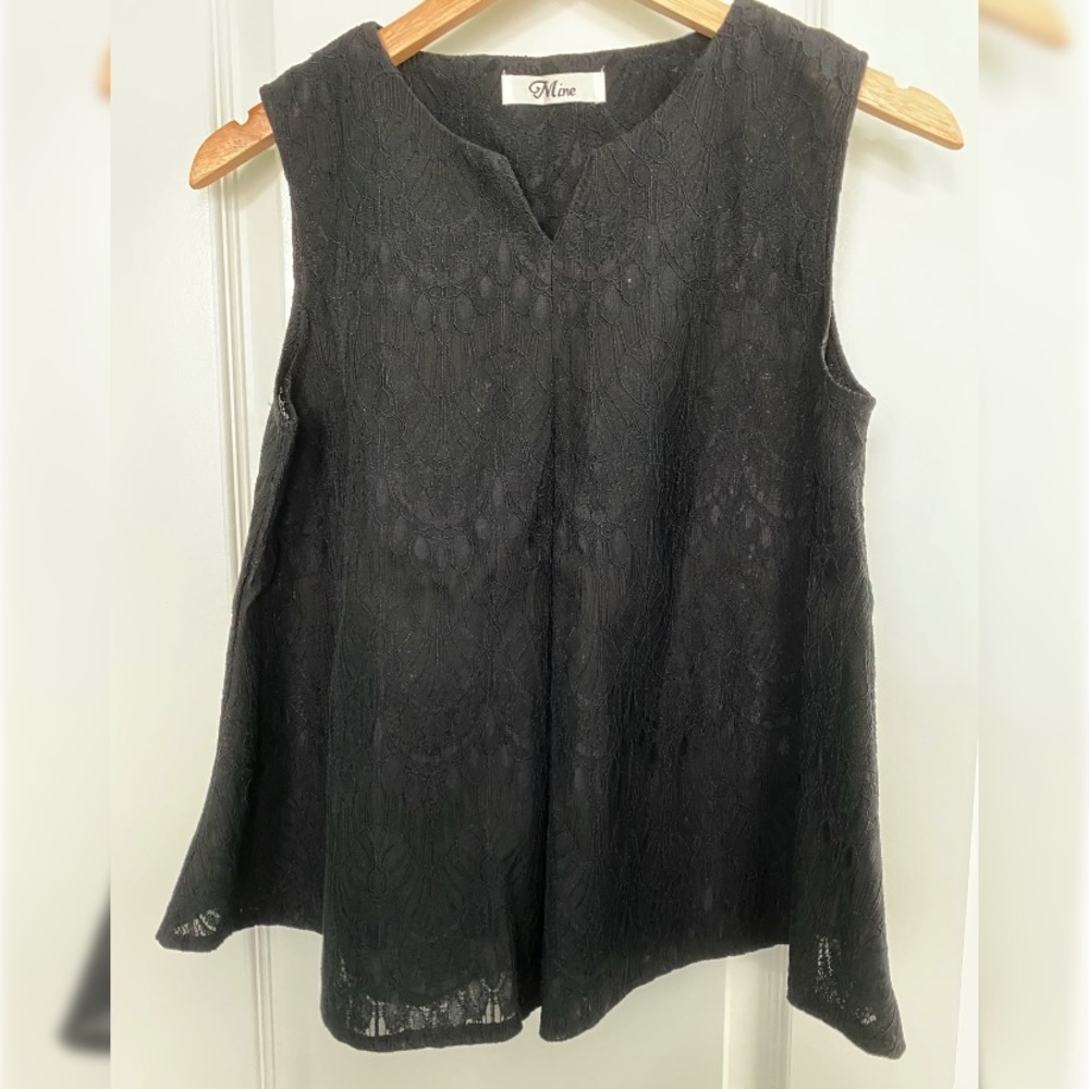 Black Lace Sleeveless Top